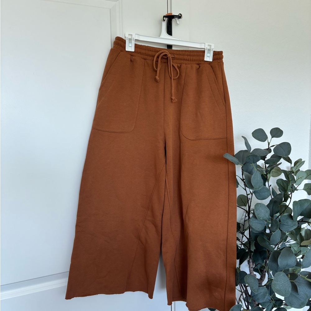 Hem & Thread Wide Legged Pants